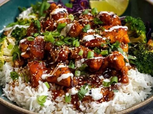 sticky chicken bowls with glazed chicken rice broccoli and spicy mayo drizzle topped with sesame seeds