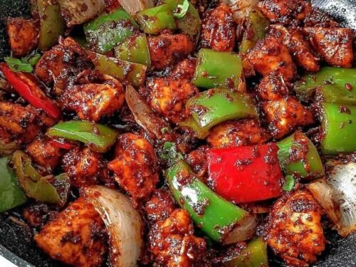 Easy black pepper chicken recipe served over steamed jasmine rice in a white bowl